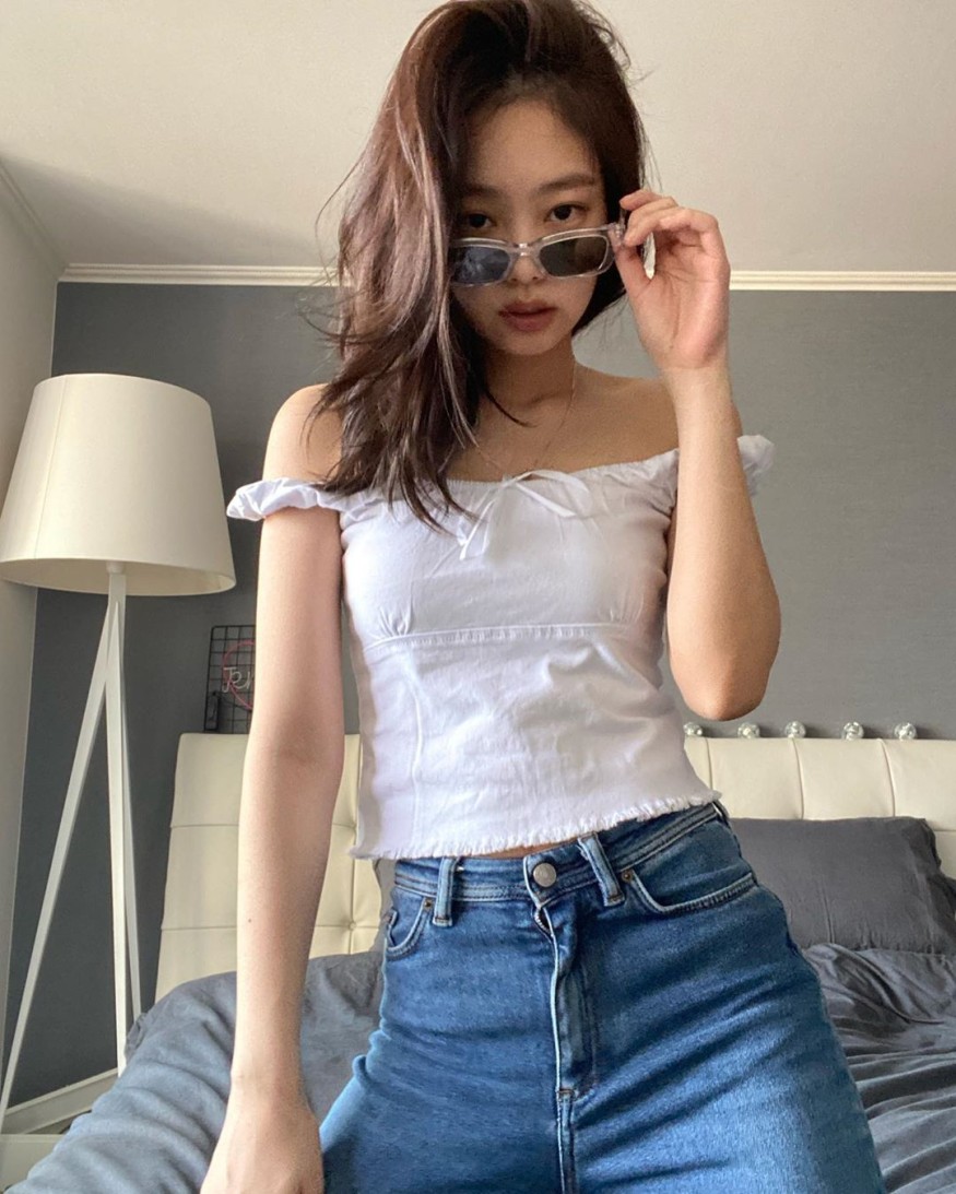 Jennie Goes On An Instagram-Posting Spree With Her "Jentle Home" Collection