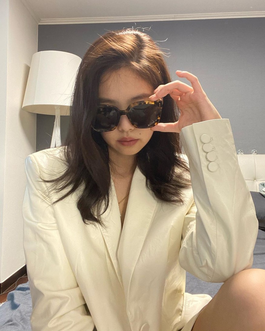 Jennie Goes On An Instagram-Posting Spree With Her "Jentle Home" Collection