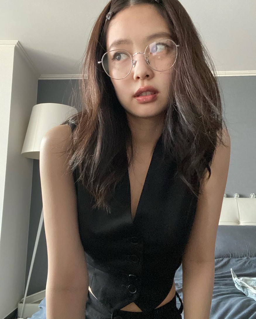 Jennie Goes On An Instagram-Posting Spree With Her "Jentle Home" Collection