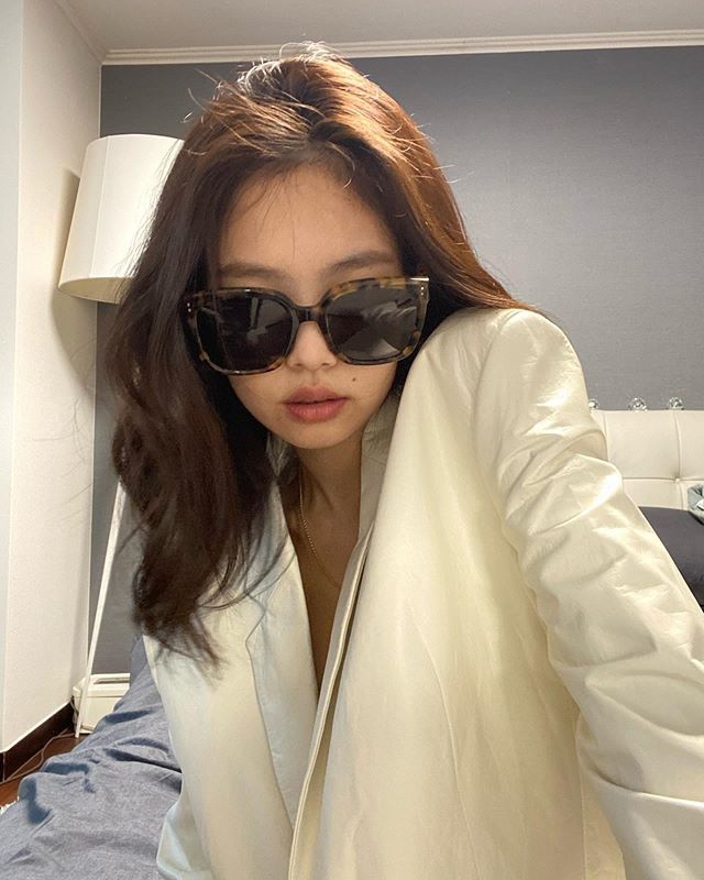 Jennie Goes On An Instagram-Posting Spree With Her "Jentle Home" Collection