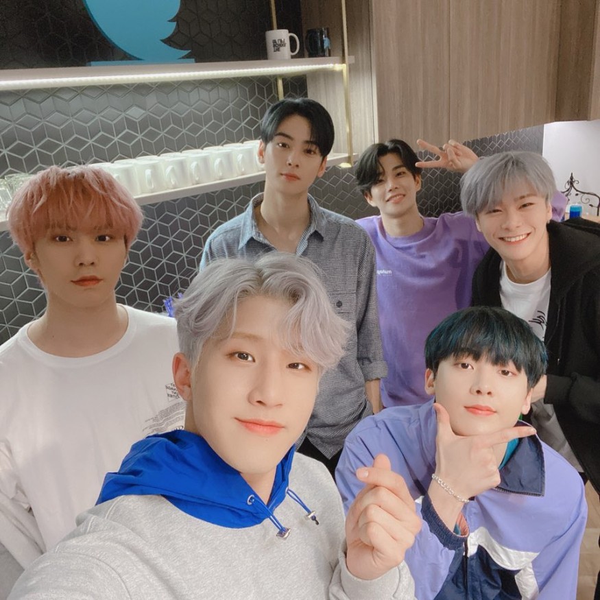 Astro releases new song 'Knock' choreography practice video 'Powerful Cool Energy'