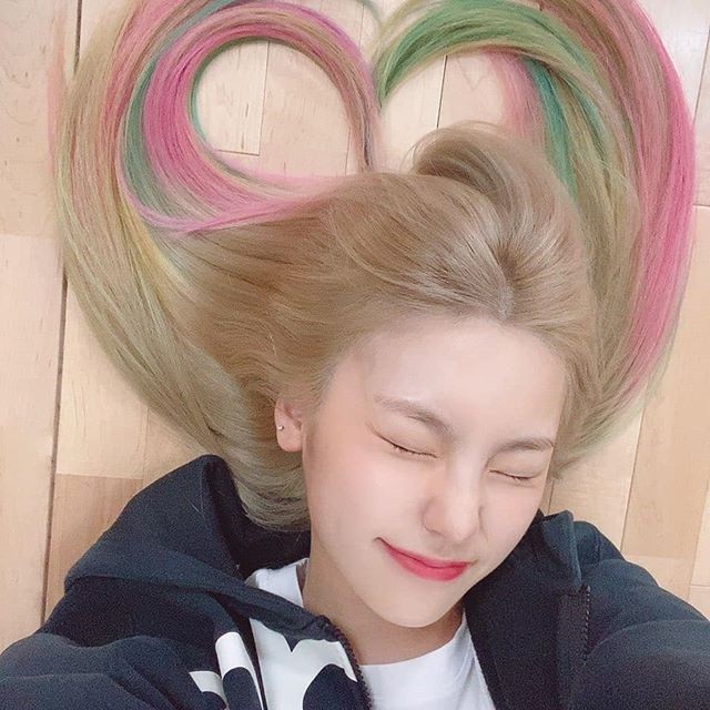 ITZY unveils additional cut behind the set of 'Not Shy' music video