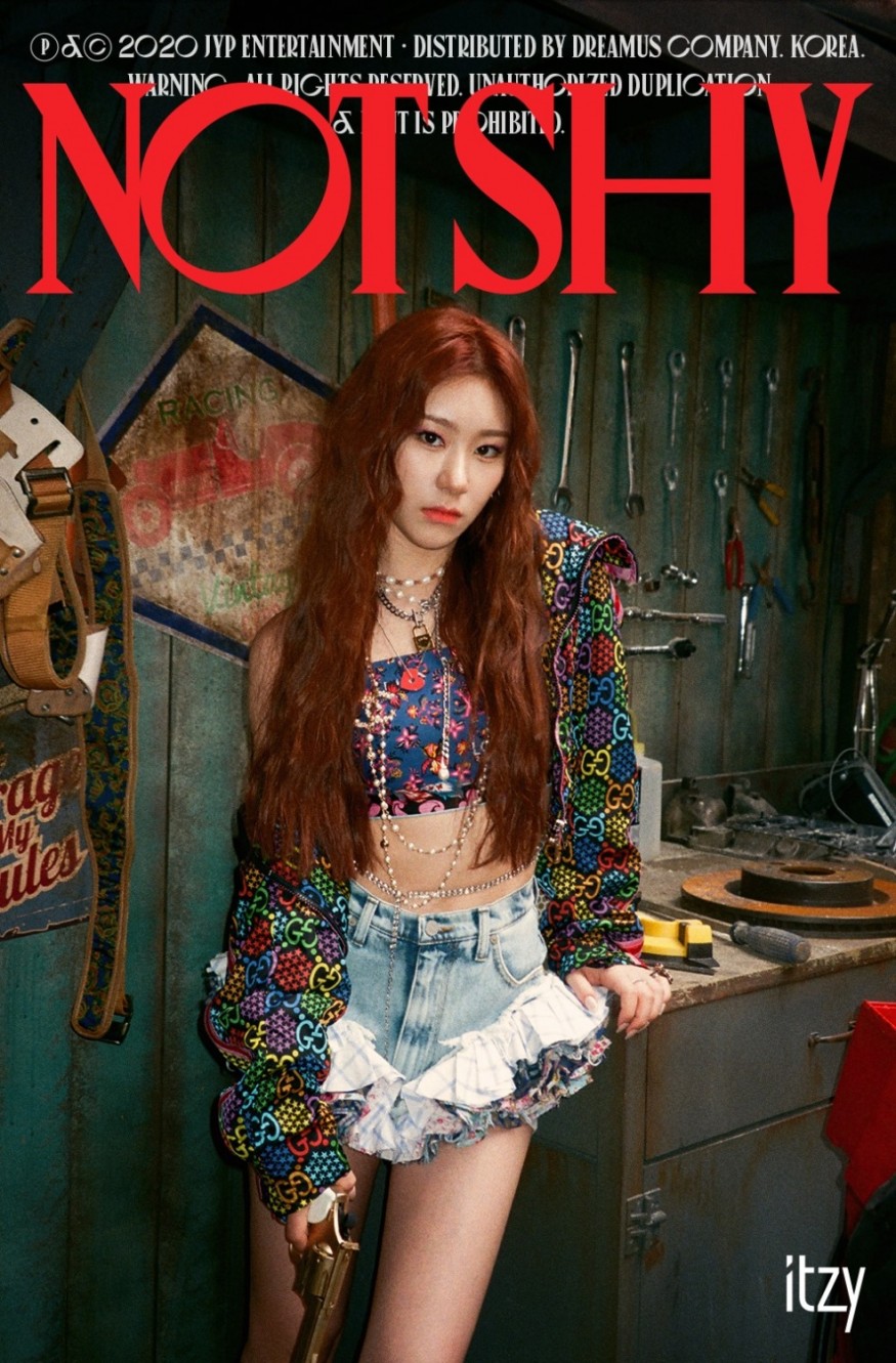 ITZY unveils additional cut behind the set of 'Not Shy' music video