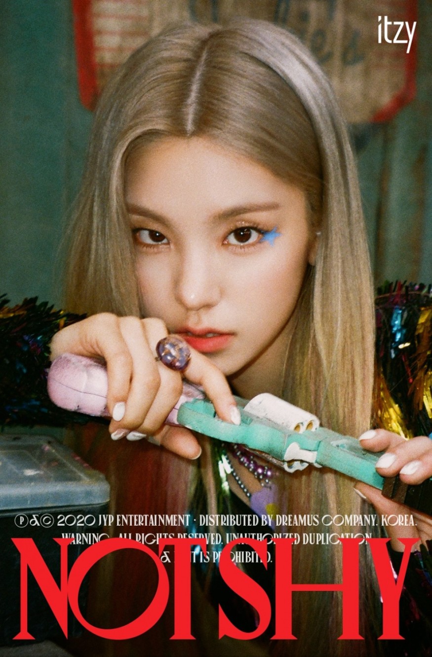 ITZY unveils additional cut behind the set of 'Not Shy' music video
