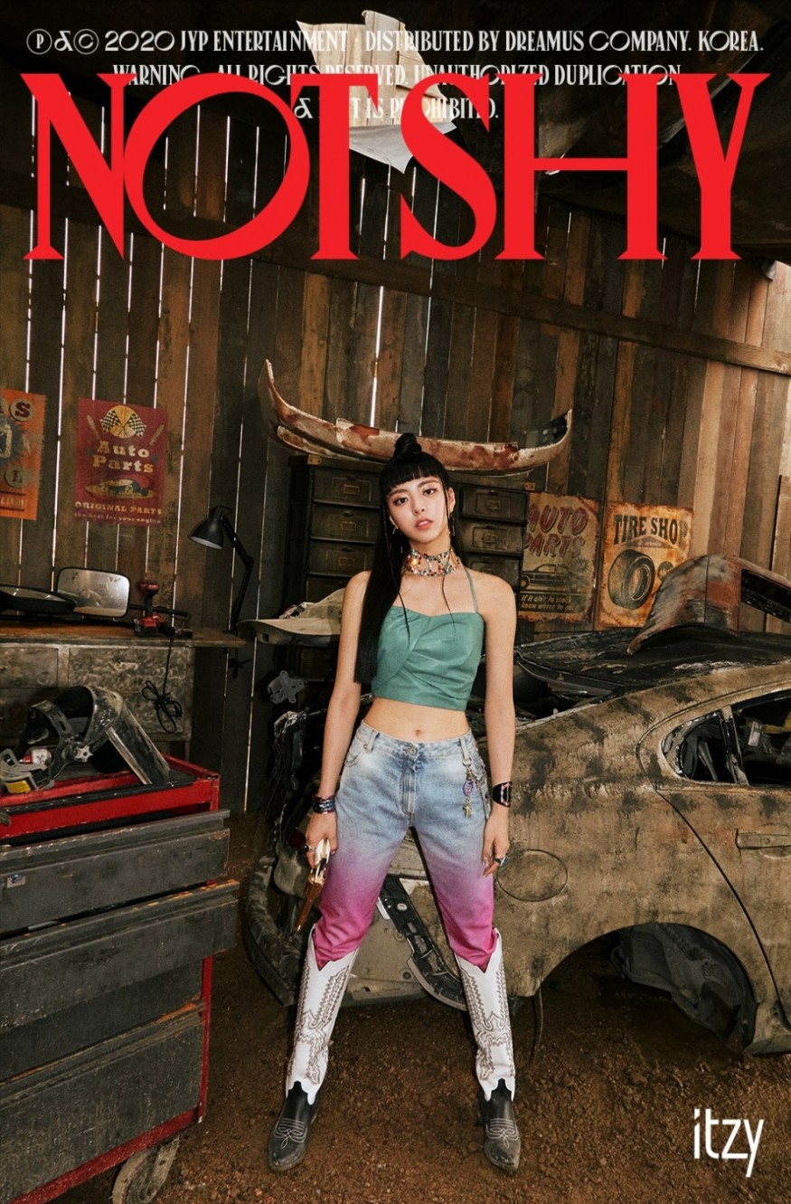 ITZY unveils additional cut behind the set of 'Not Shy' music video