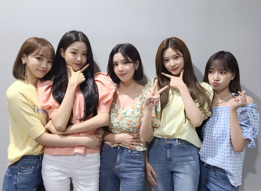 IZ*ONE Unveils New Unit + Arrangement Stage for the First Time at Online Concert