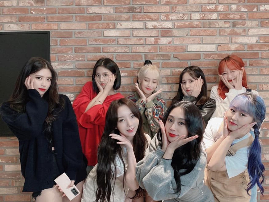 Lovelyz unveils 2nd poster for online solo concert 'Deep Forest'