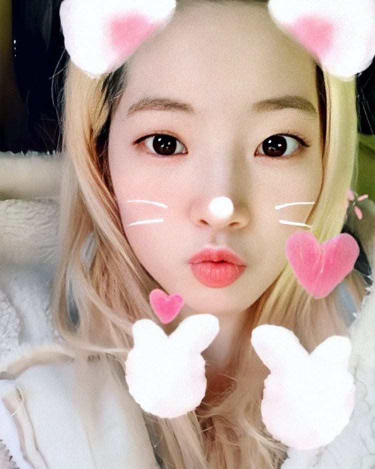 TWICE Dahyun, fall goddess, Yellow check