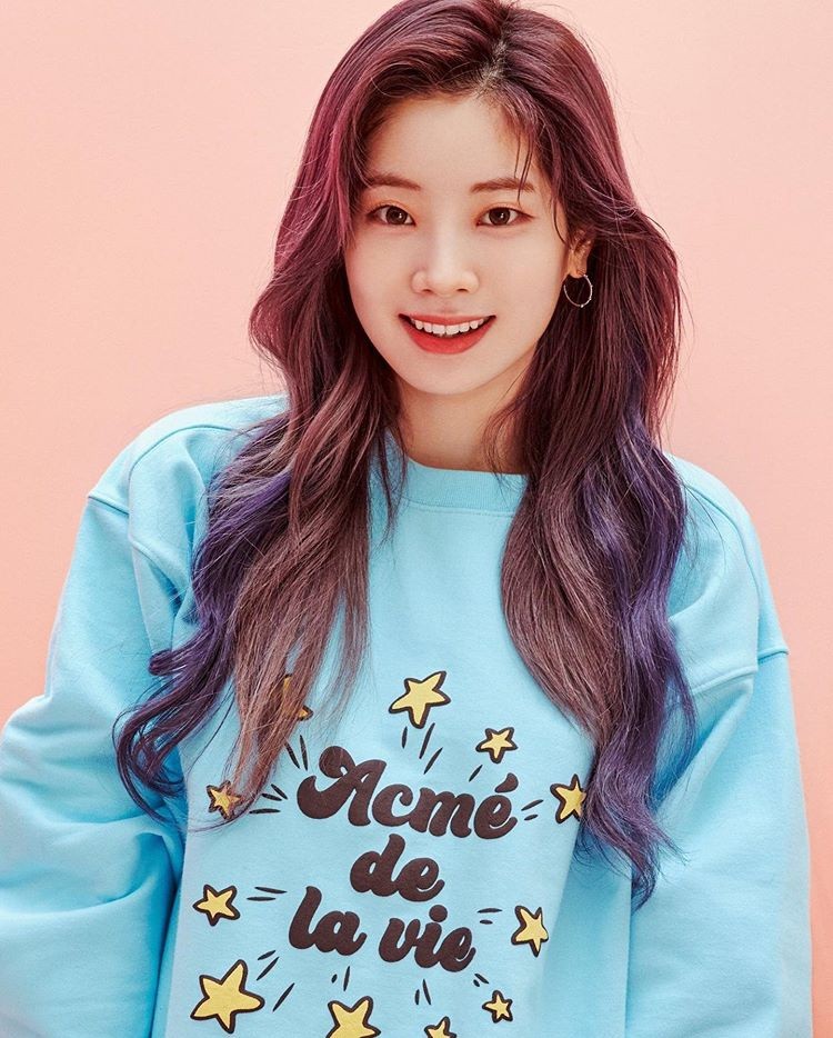 TWICE Dahyun, fall goddess, Yellow check