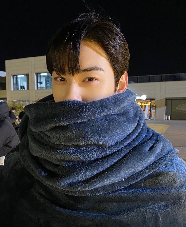 Astro Cha Eun-woo, the fluttering eye contact