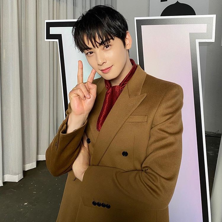Astro Cha Eun-woo, the fluttering eye contact