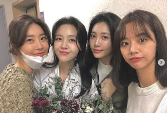 Minah, Sojin X Yura X Hyeri Cheering and a smile explodes "Girl's Day is my strength♥"
