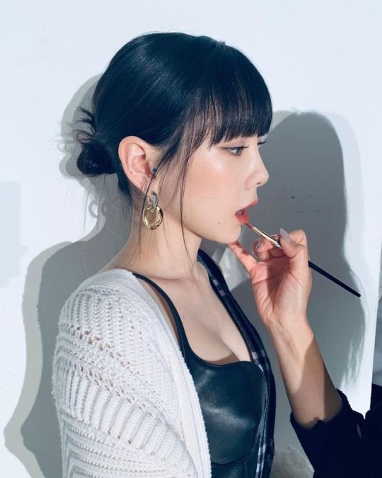 Taeyeon, the look of applying lips also perfect