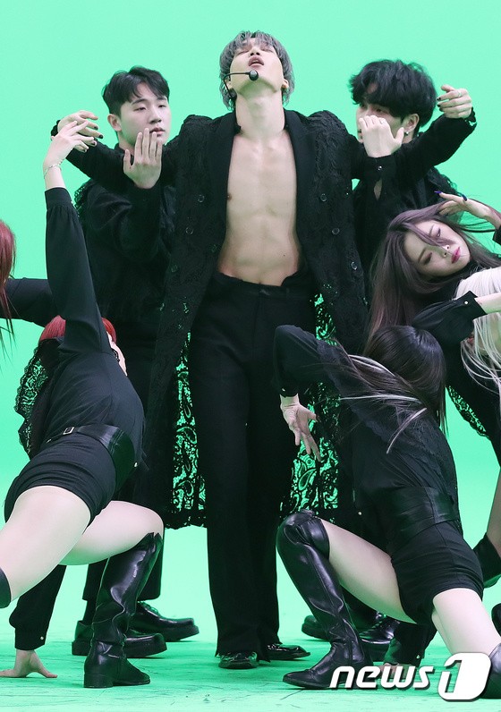 Kai 'Perfect Abs'