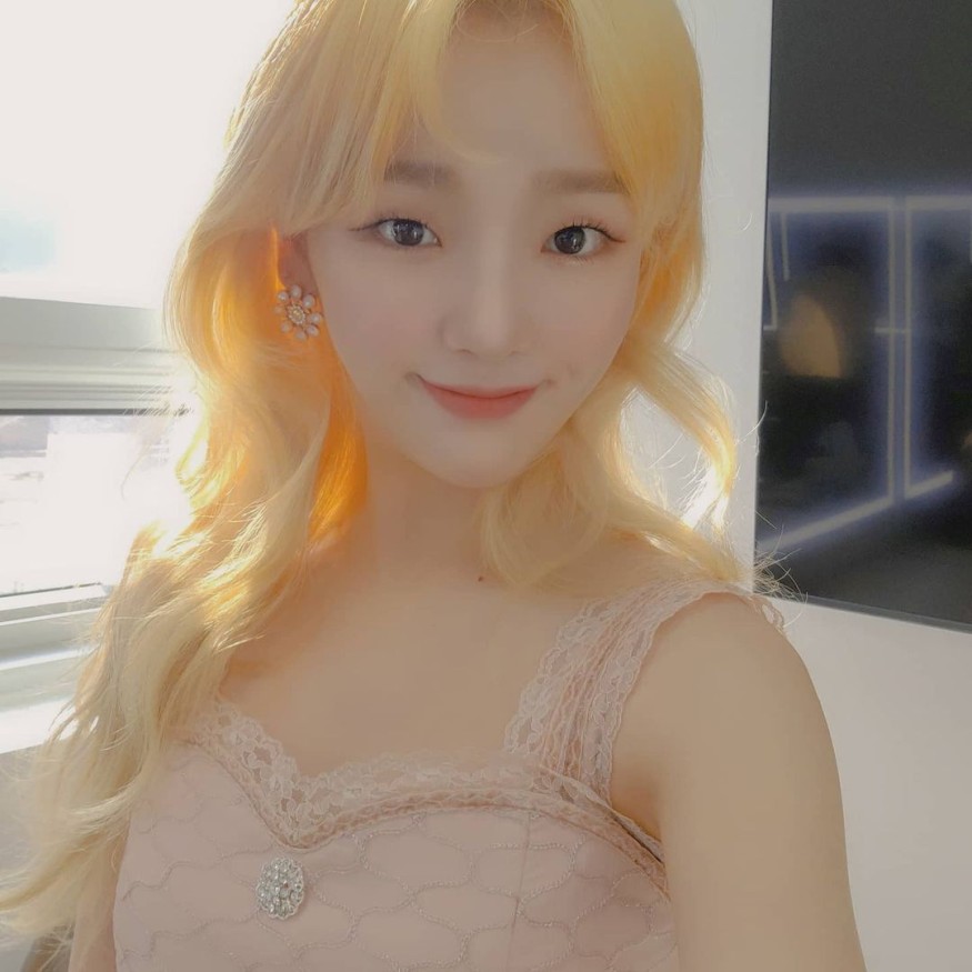 OH MY GIRL Seung Hee, a lovely mirror selfie