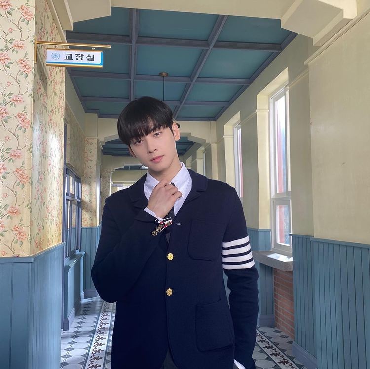 Cha Eun-woo, milky skin visual male god Advent