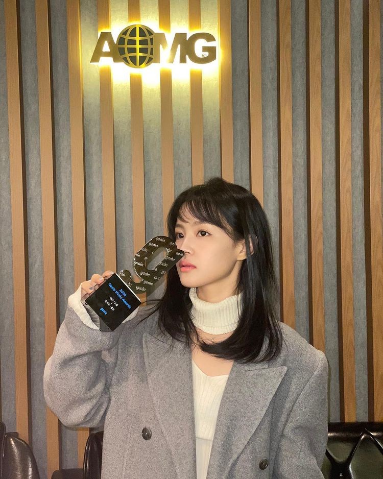Lee Hi, a beautiful look that feels like a maturity ‘becomes prettier’