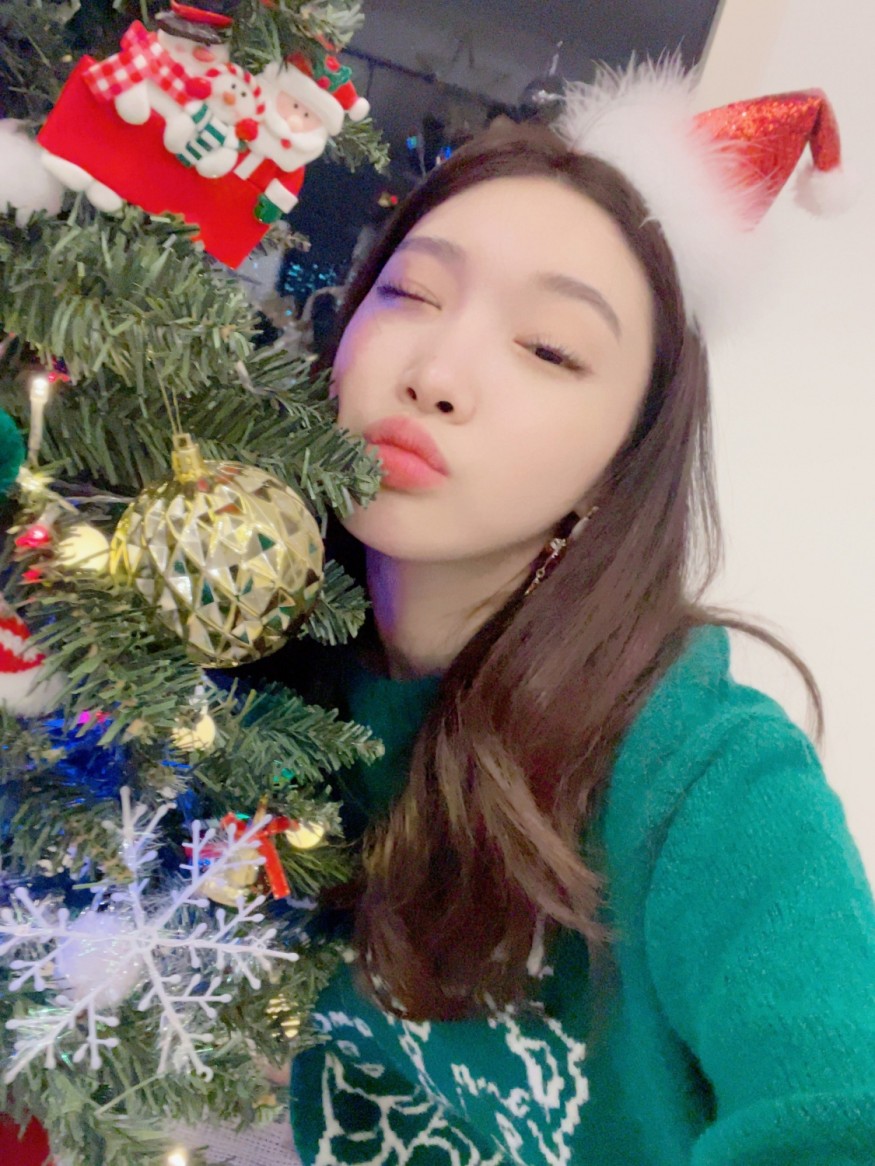 'February comeback' Chungha unveils intense gaze teaser "Growth and Evolution"
