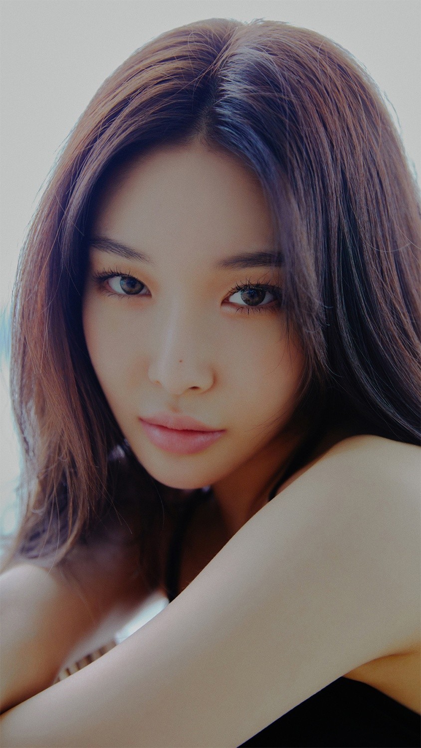 'February comeback' Chungha unveils intense gaze teaser "Growth and Evolution"
