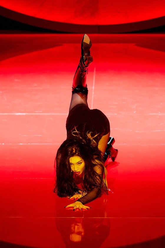 “Thirty-year-old, first step forward” Sunmi, 'TAIL' sweet and unconventional transformation