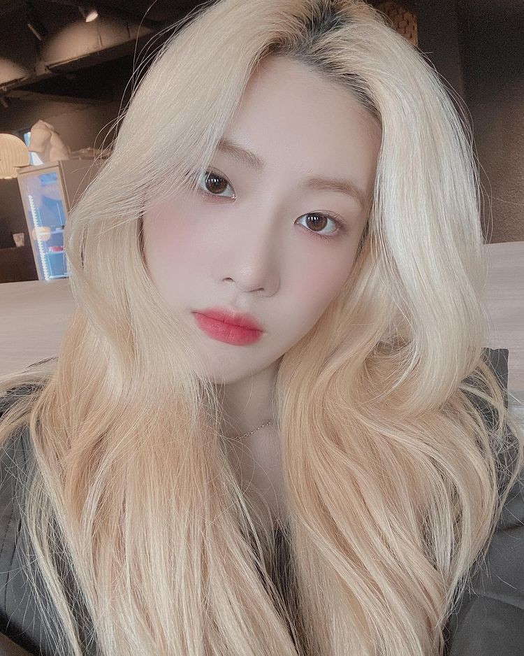 LOONA 'Star' enters top 30 North American radio charts for 6 consecutive weeks