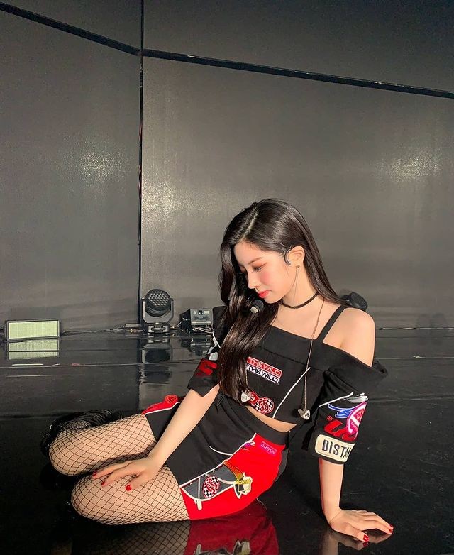 Twice Dahyun in fishnet stockings, sexy beauty