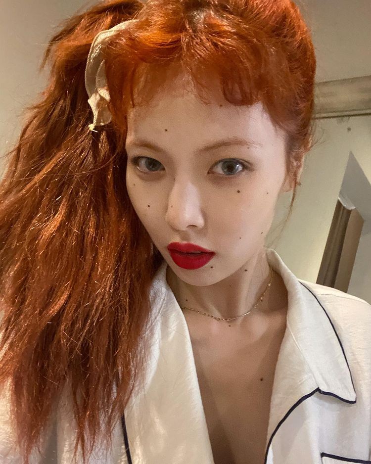 Hyun-a, a hot icon that goes well with dot makeup