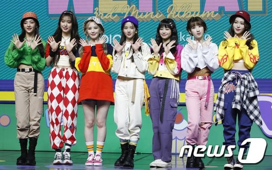 Weeekly "New song performance, hip feeling… sweaty preparation in the practice room"