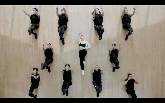 ROSÉ, 'On The Ground' dance performance video released