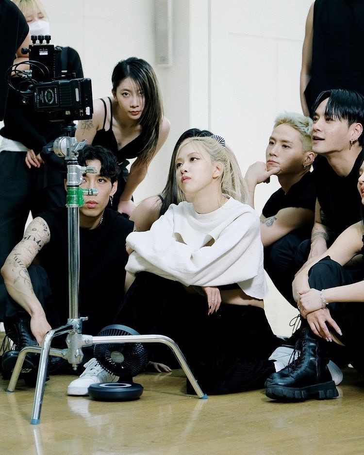 ROSÉ, 'On The Ground' dance performance video released