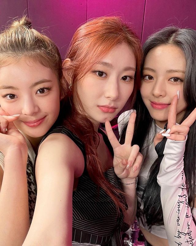 ITZY 'WANNABE' MV surpasses 300 million views on YouTube... Self Top Hits