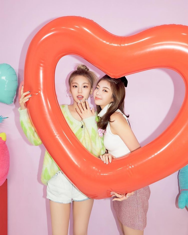 ITZY 'WANNABE' MV surpasses 300 million views on YouTube... Self Top Hits