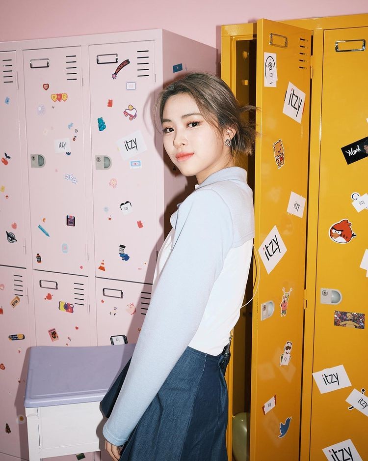 ITZY 'WANNABE' MV surpasses 300 million views on YouTube... Self Top Hits