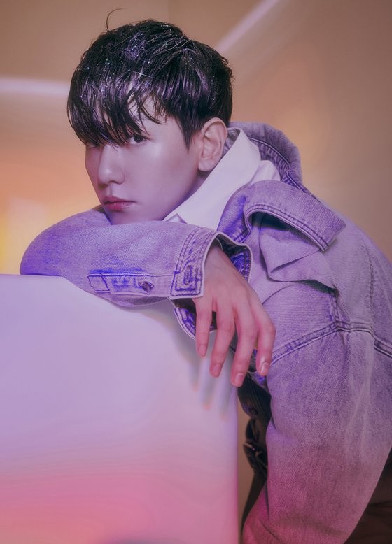Baekhyun, sold 860,000 new copies... 1st in sales for the first week of solo singer album