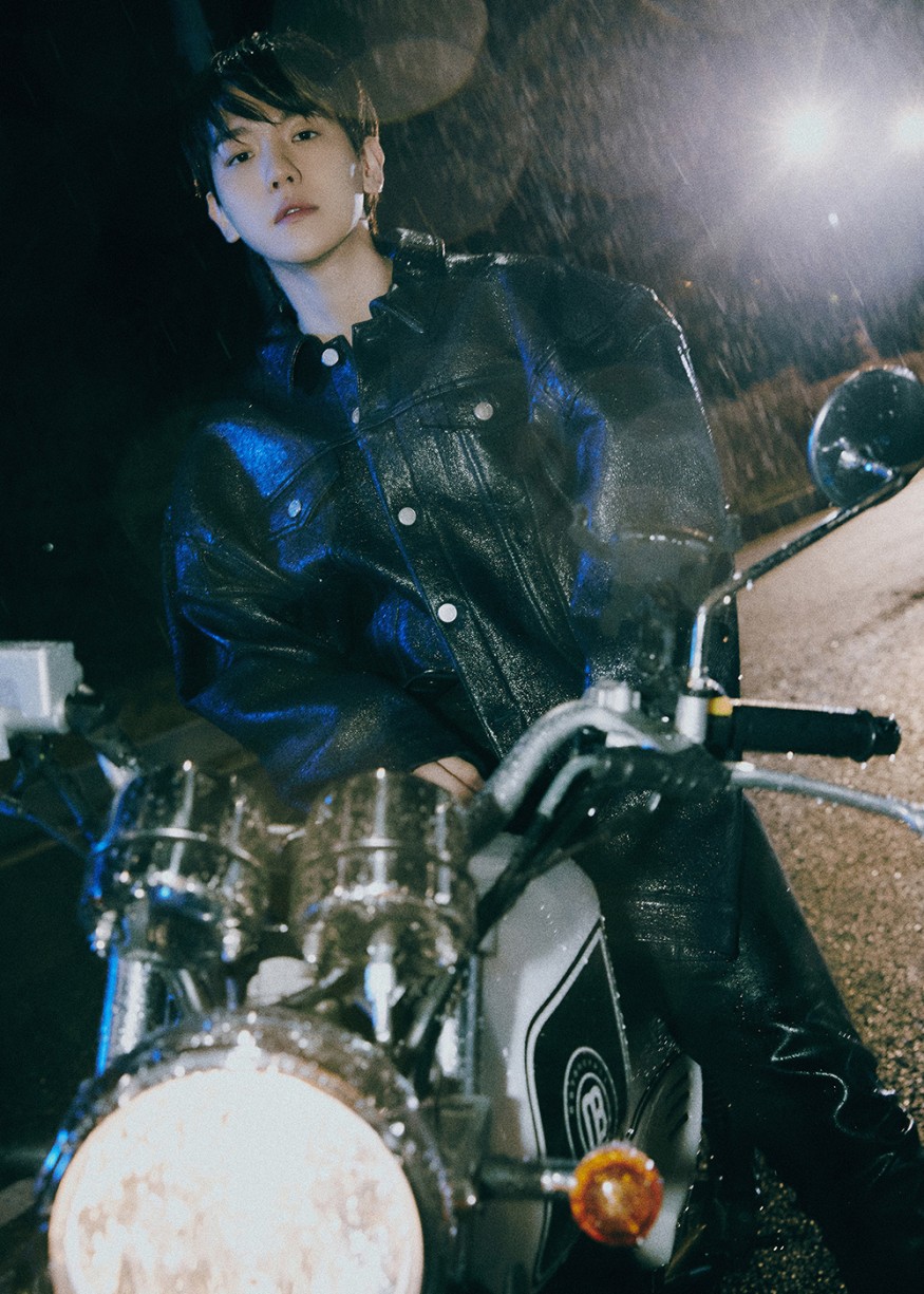 Baekhyun, sold 860,000 new copies... 1st in sales for the first week of solo singer album