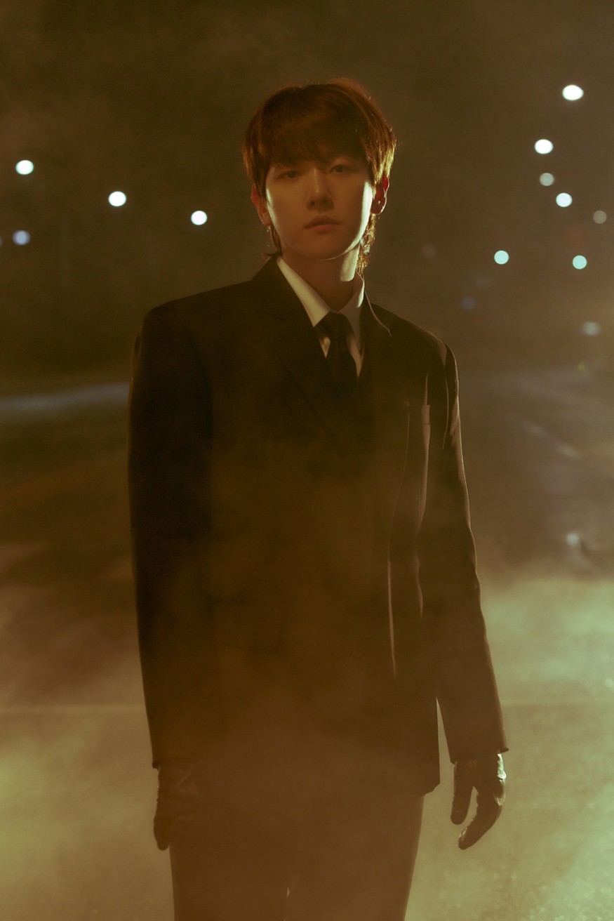 Baekhyun, sold 860,000 new copies... 1st in sales for the first week of solo singer album