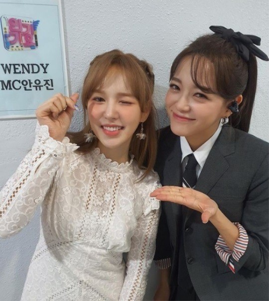 Sejeong X Red Velvet Wendy, this is a flower garden... a pretty girl next to a pretty girl