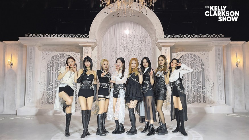 TWICE, the appearance of 'The Kelly Clarkson Show' in the United States, presents a splendid performance