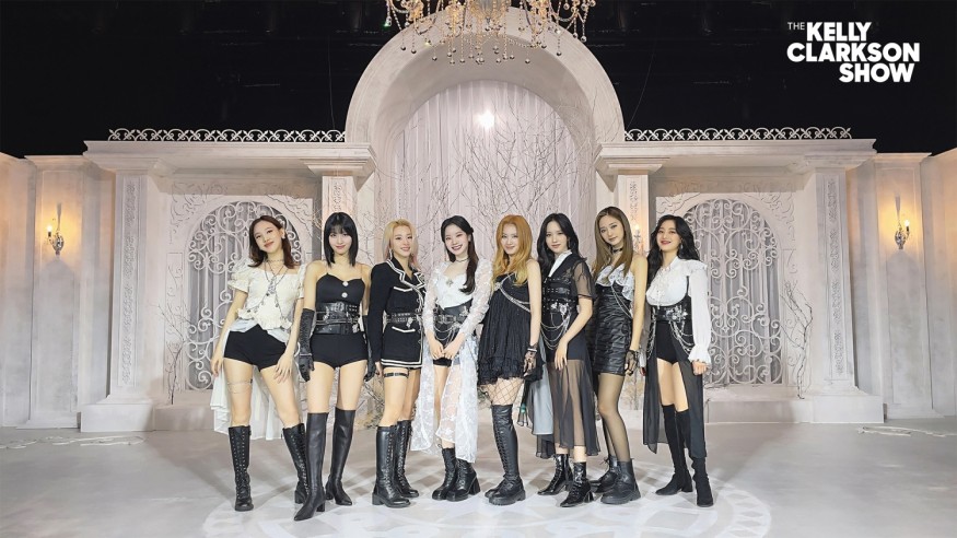 TWICE, the appearance of 'The Kelly Clarkson Show' in the United States, presents a splendid performance