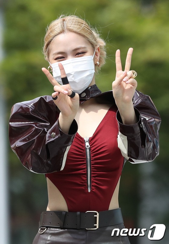 ITZY, sexy 'leather fashion'