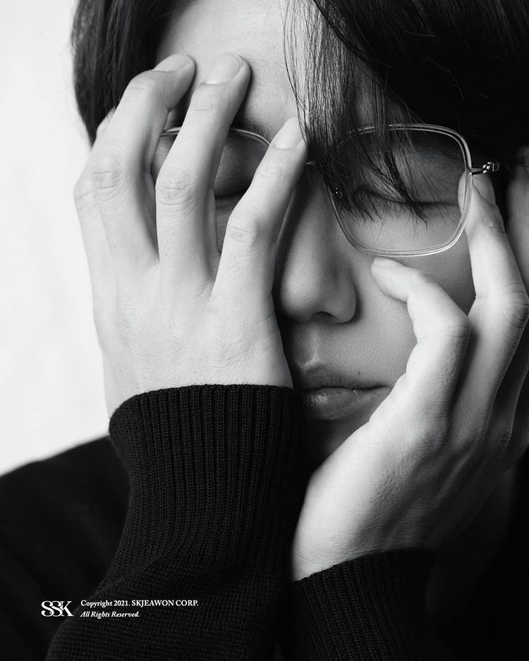 Sung Si-kyung, 8th regular album MV teaser added All pink look and dance