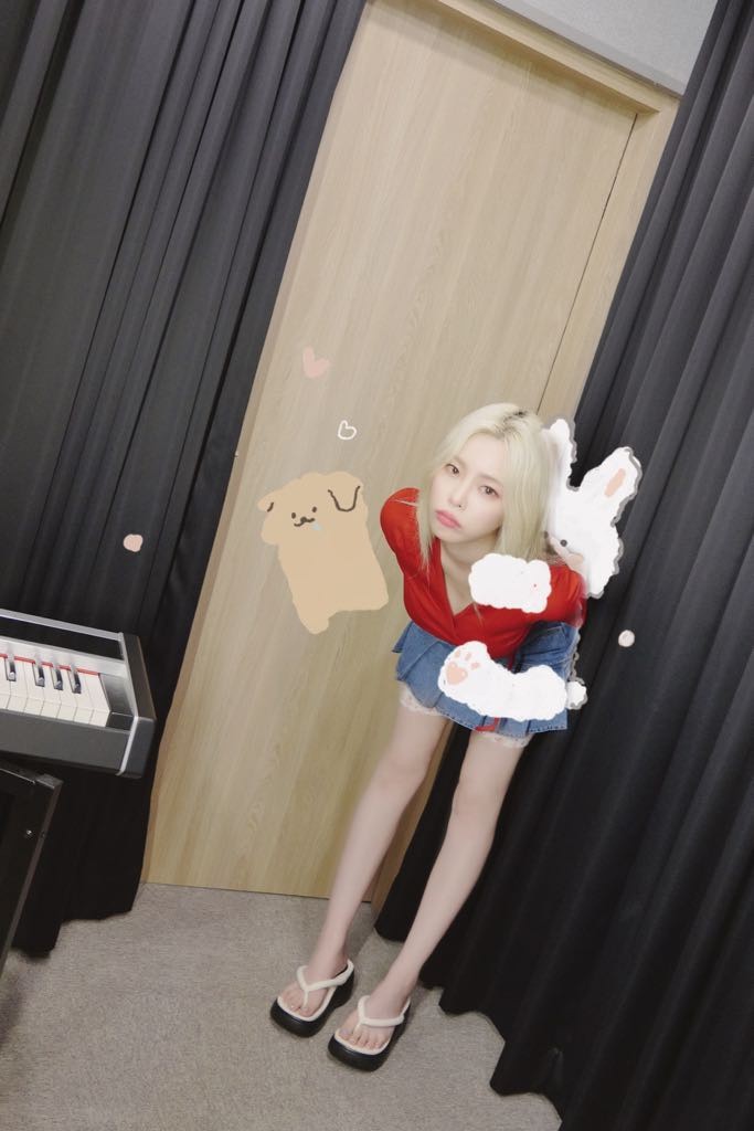 Heize, #1 on the music chart with the release of the new song 'HAPPEN'