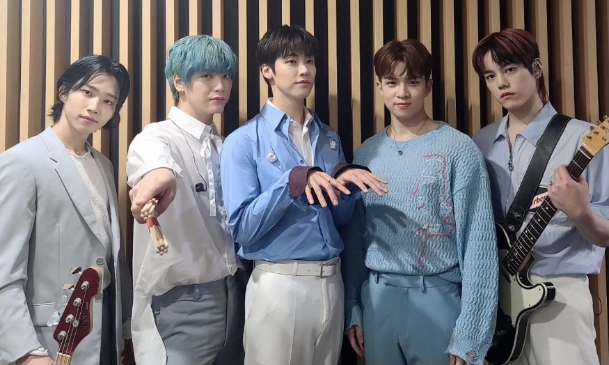 N.Flying, a powerful band sound that will fly in the moonlight