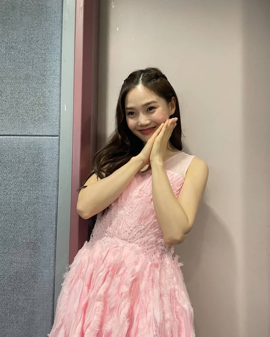 OH MY GIRL Hyojung, fairy visual like Tinkerbell