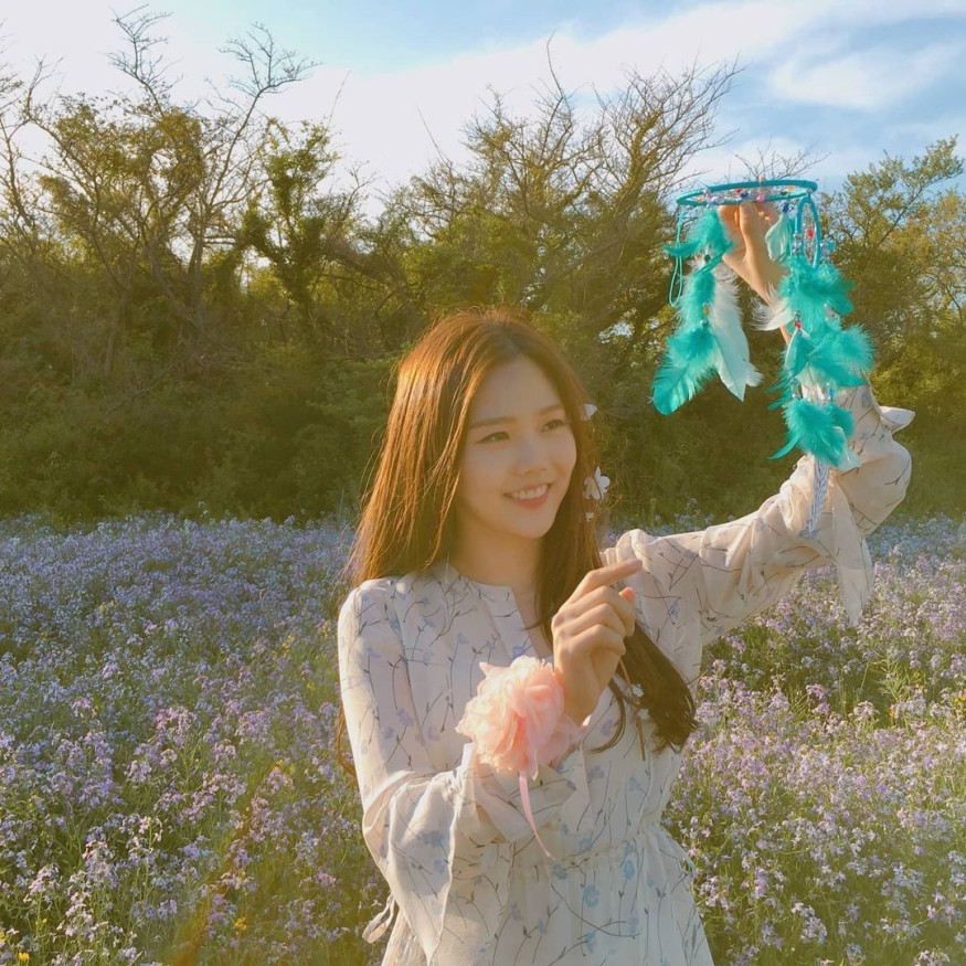 OH MY GIRL Hyojung, fairy visual like Tinkerbell