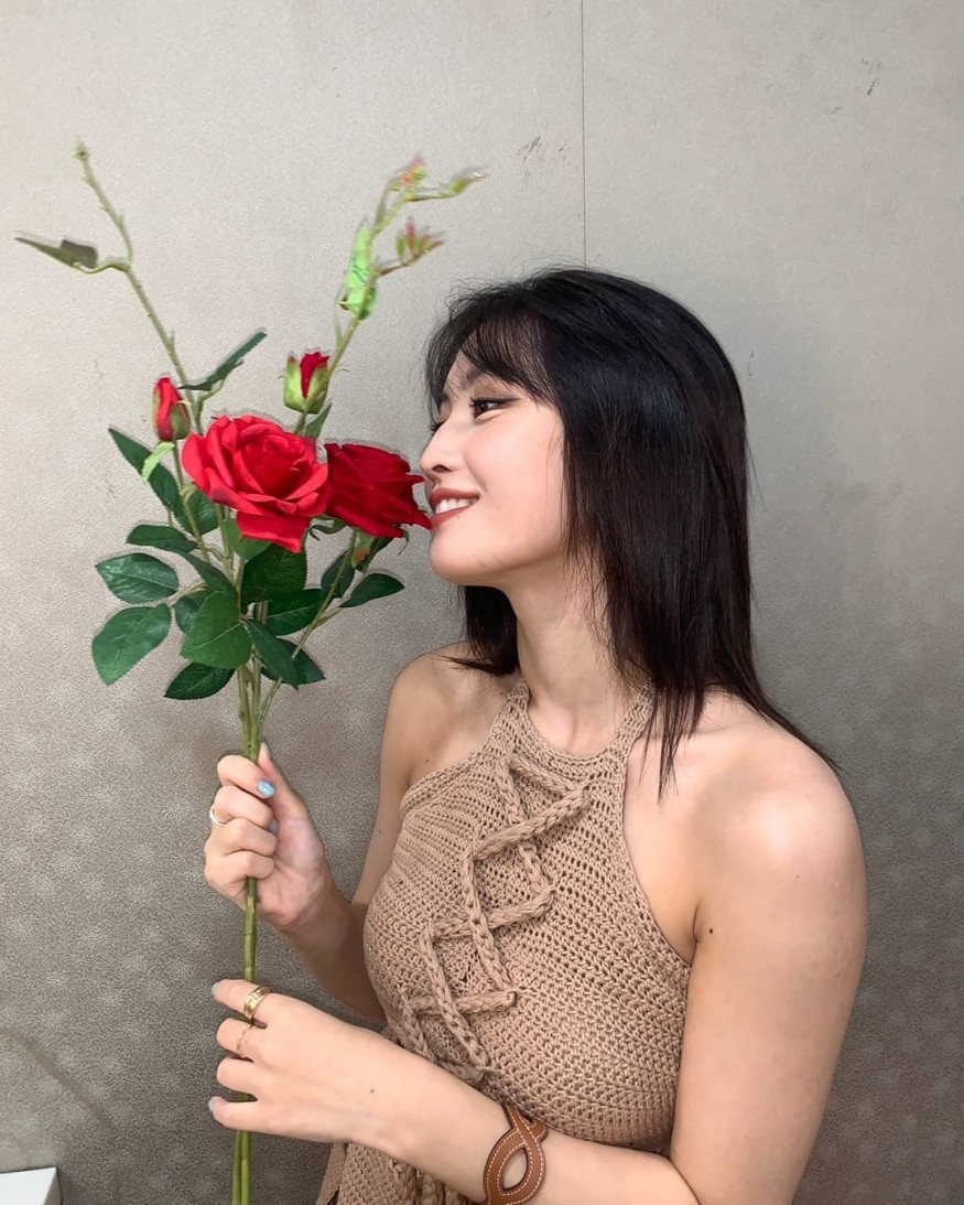 TWICE Momo, volume body + smooth back line... sexy