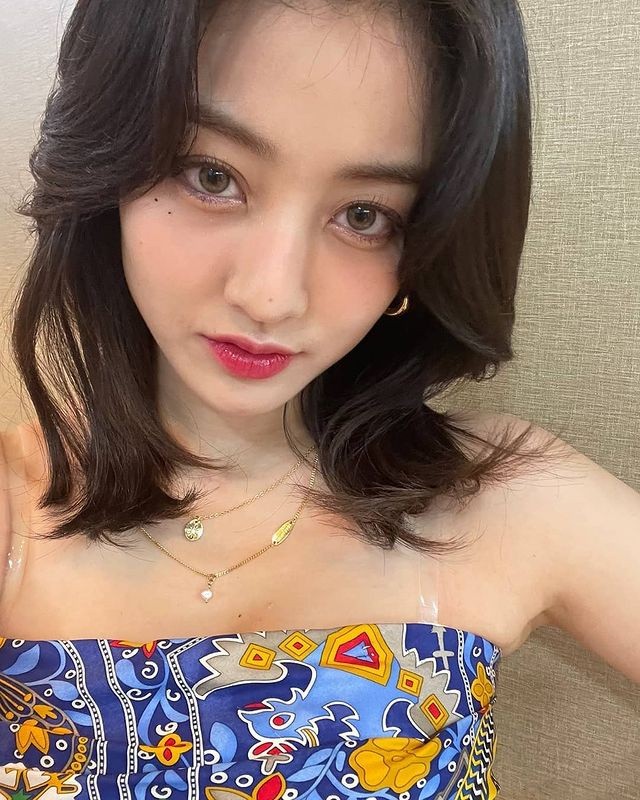 TWICE Jihyo, a flowery smile full of freshness... Perfect for volume