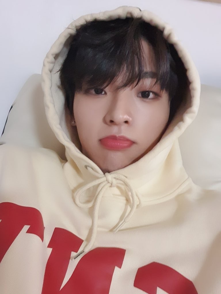 'Fantasy Idol' KINGDOM reveals new concept photo... Long haired Asian boys