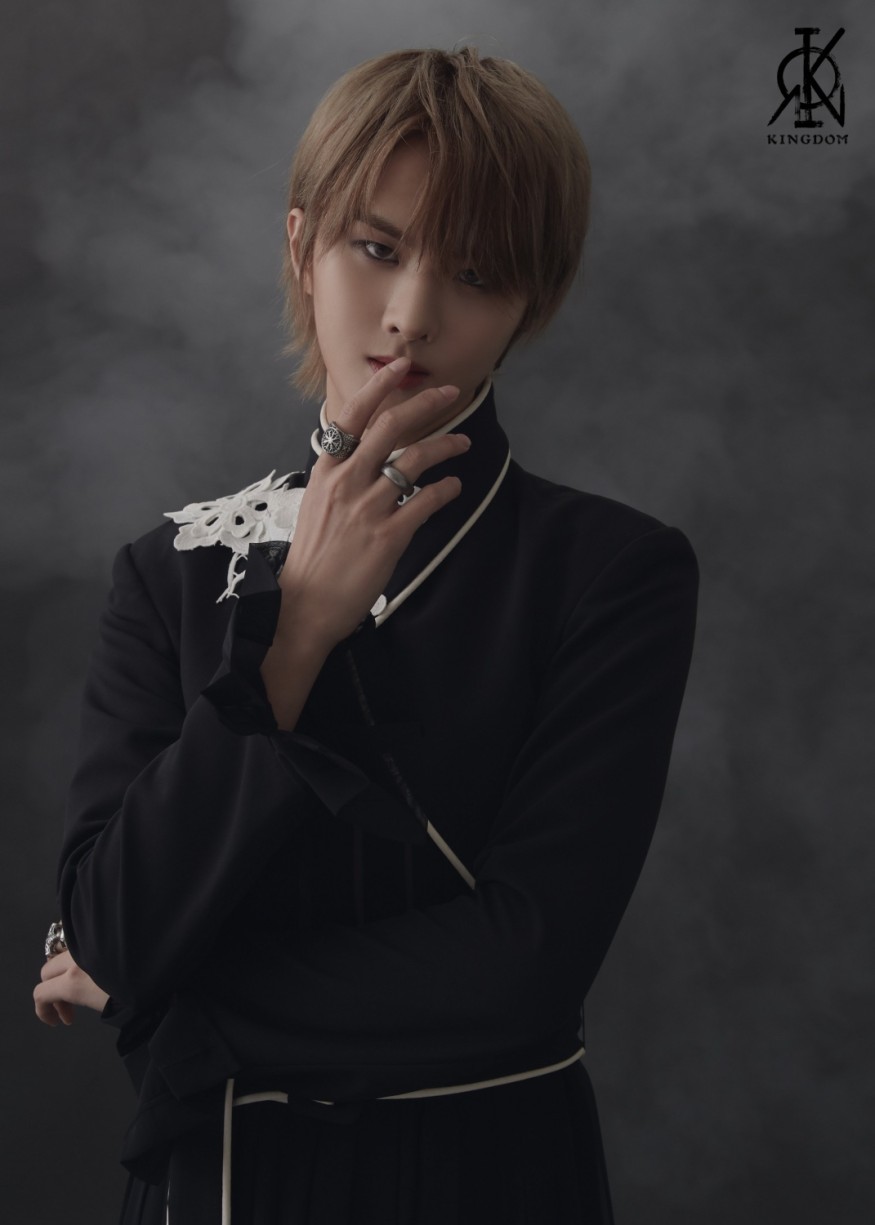 'Fantasy Idol' KINGDOM reveals new concept photo... Long haired Asian boys