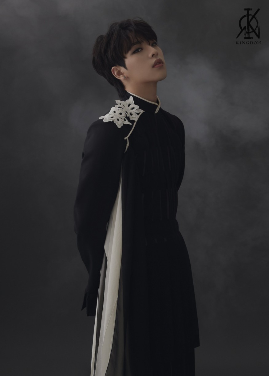 'Fantasy Idol' KINGDOM reveals new concept photo... Long haired Asian boys